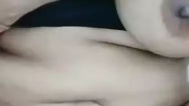 Gorgeous Chamet girl naked body showing on live