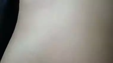 Chubby Bangla lady allows her cousin to press her boobs