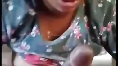 Madurai lady hot Tamil sex video of sucking multiple dicks