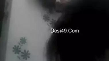 Super-hot Desi girl with natural boobies shows how she takes a shower