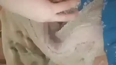 Horny maal biting lips and boobs show viral MMS