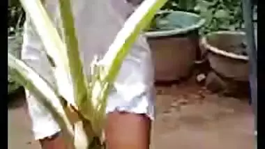 Slender Lankan beauty exposes body and Desi voyeur makes a XXX video