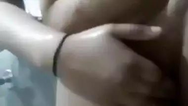 Today Exclusive- Desi Girl Record Bathing Clip For Lover