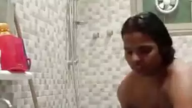 Desi aunty bathroom selfie Video