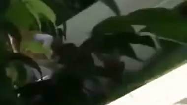 Outdoor Desi mms clip of teen in sari caught having sex with lover