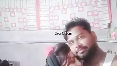 Indian couple is going to have the first XXX experience on camera