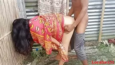 Bengali bhabi in red saree blows Desi hubby and has XXX sex outdoors