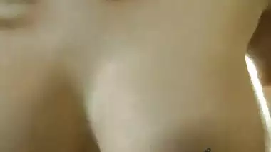 Bollywood actress Sunny Leone squeezes her juicy boobs