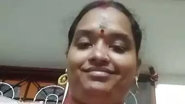Tamil chubby wife boobs showing for secret lover viral MMS