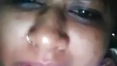 Bhabhi showing to lover