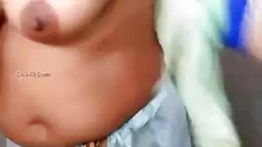 Exclusive XXX porn - Sexy Desi Wearing Cloths hubby Try to press Her Boobs
