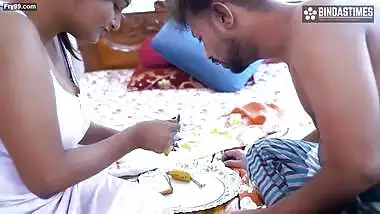 Sush Bhabhi ne bhikari ko nahalaya khilaya fir uske maje bhi luta ( Hindi Audio )