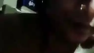 Kolhapur lady records her Indian nude MMS for her lover