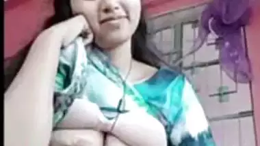 Cute Bengali Desi XXX girl showing her boobs on video call