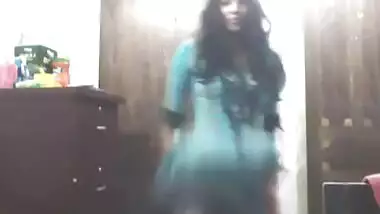 Bengali girl inhalwaruittriping and trying dresses 2
