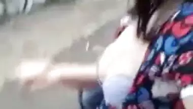 Indian MMS sex on internet! Threesome of naughty girl with guys