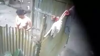 Neighbour village bhabhi bathing caught on camera