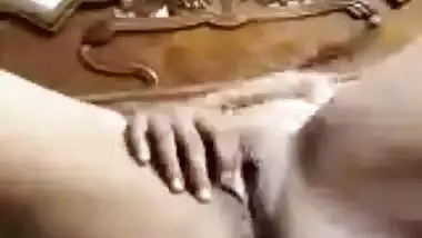 Desi Girl Shows He Boobs and Pussy Part