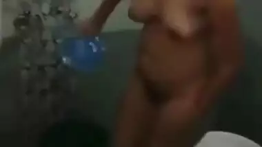 Desi Cute Bhabhi Bath Video