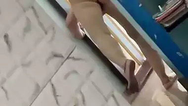 Mom cleaning bathroom in naked caught by son