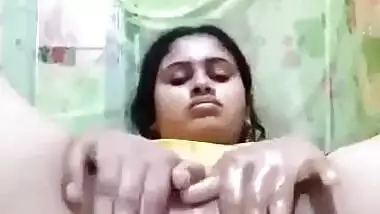 Desi Sexy Babe fingering in her pussy