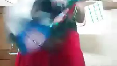 Tamil ponnu dressing after nude body showing MMS