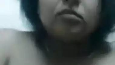 Tamil Slut Bhabhi Masturebating in Bathroom