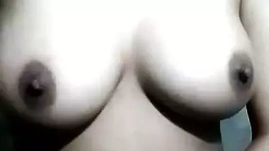 Cute Bengali YouTuber nude boobs and pussy expose