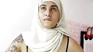 Hot Muslim Girl in hijab showing her naked body