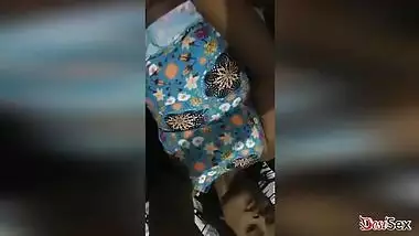 Ebony looking Tamil NRI girl pics