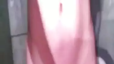 Indian doesn't hide her XXX boobs and opens them for a sex video