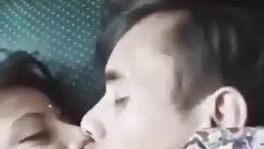 Newly married couple kissing and wife blowjob viral MMS