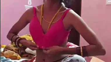 Slim Tamil wife small boobs showing to husband