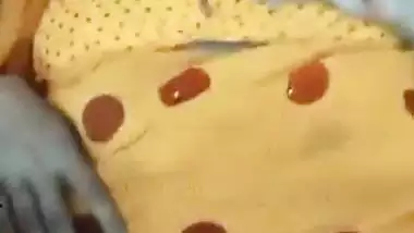 Saree XNXX sex video of yellow saree aunt