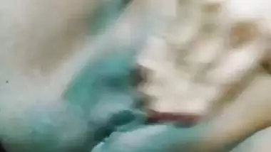 Big ass MILF fingering pussy after showing nude body