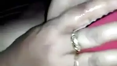 Horny Indian bitch shoves fingers in sex hole and masturbates fast
