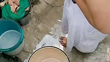 High quality bathing video of sexy bhabhi with boob show