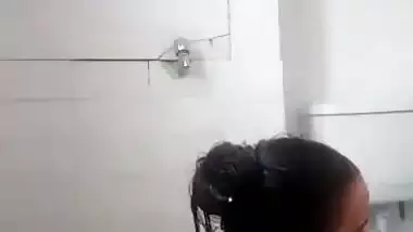 Desi sex video of husband fucking his wife during bath