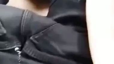 Desi lady in car shows naked body in viral outdoor sex