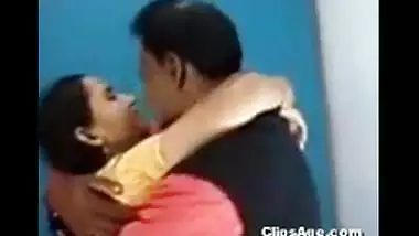 Hot desi escort getting kissed and boobs felt by client MMS