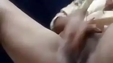 Desi Unsatisfied Bhabhi Masturbating & Squirting