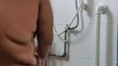 BBW Indian MILF taking nude bath video shared online
