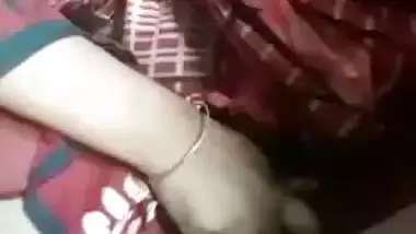 Unsatisfied housewife from Bangladesh dildo masturbation